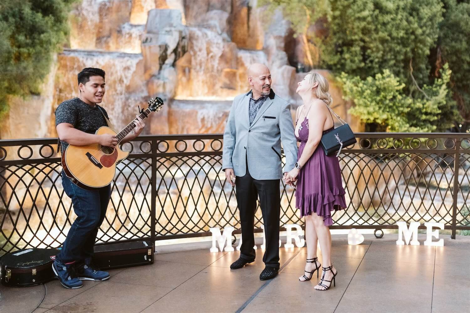 las-vegas-musical-serenade-proposal-1-compressed.jpg